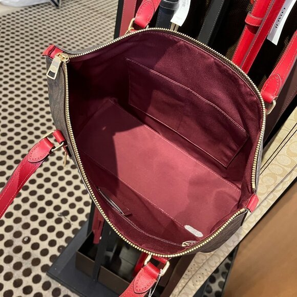 Coach Gallery Tote In Signature Canvas - Picture 6 of 11